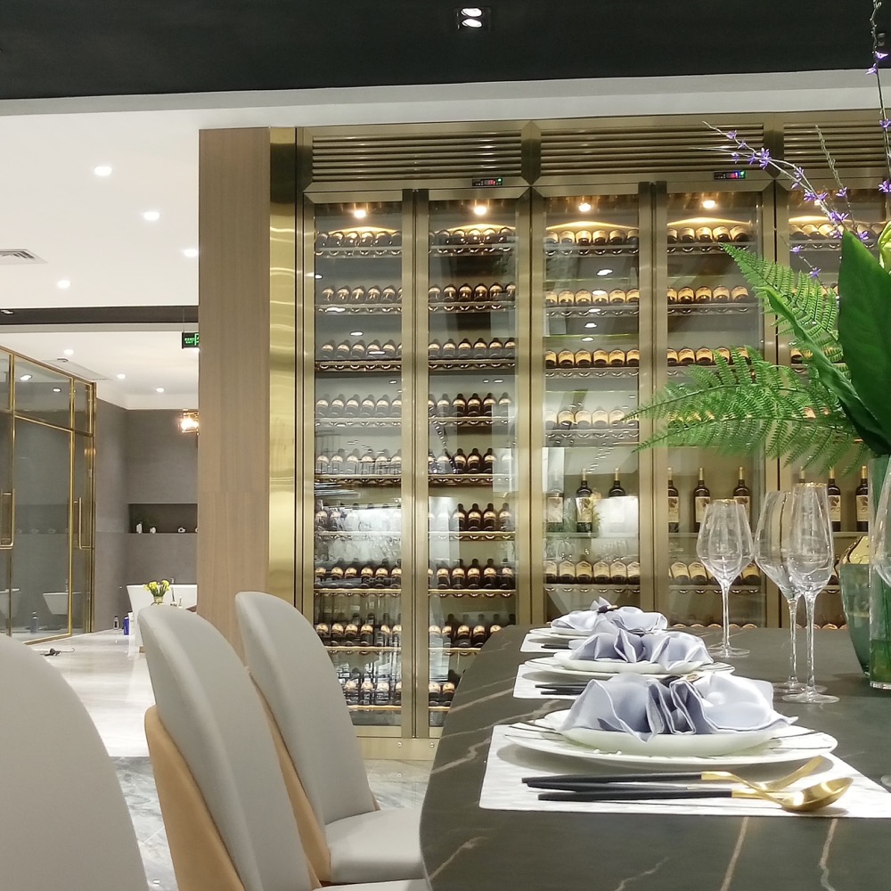 Almacenamiento de Vino a Medida en Acero Inoxidable (现代极简酒窖)