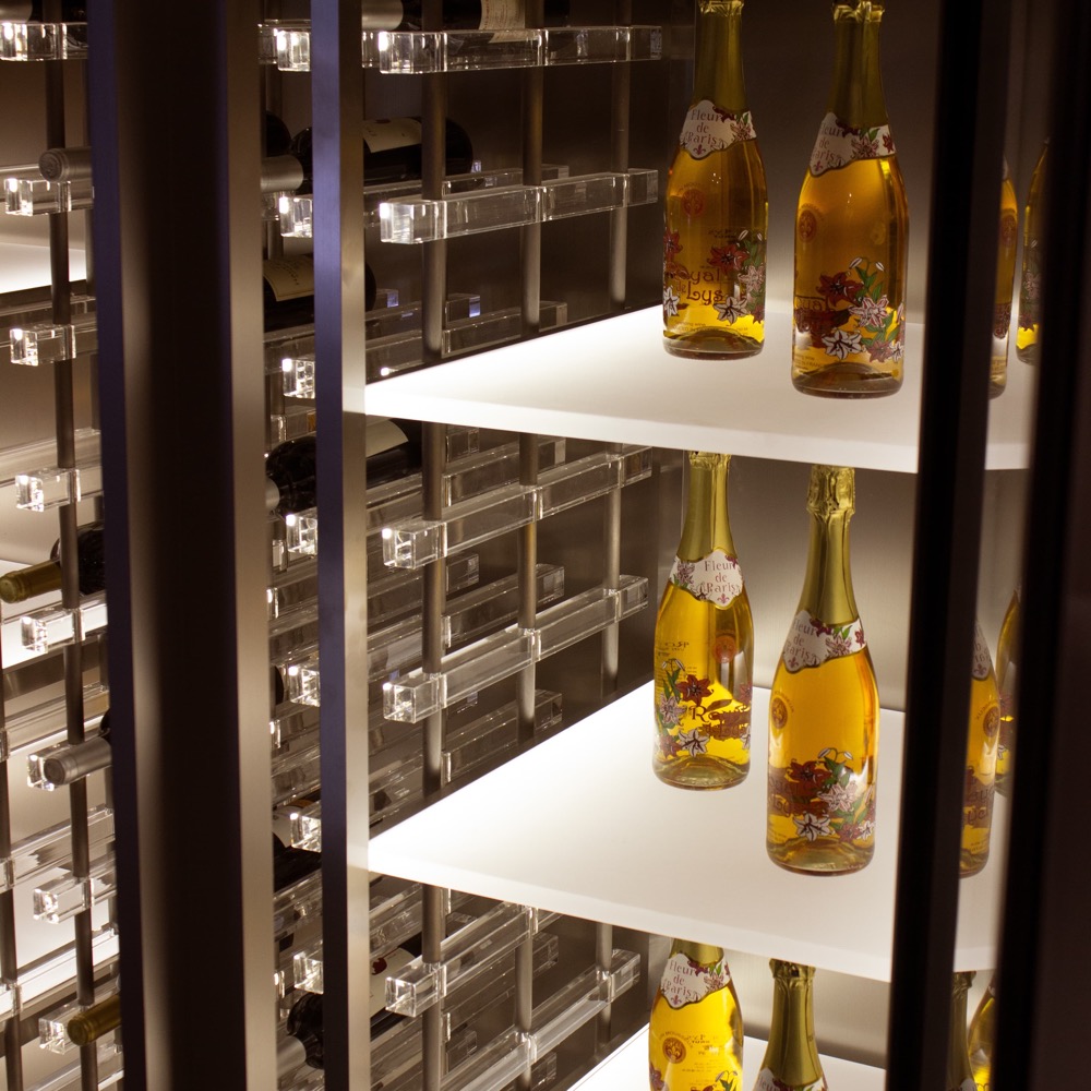 Bespoke Stainless Steel Wine Storage (会所现代木质恒温酒窖)
