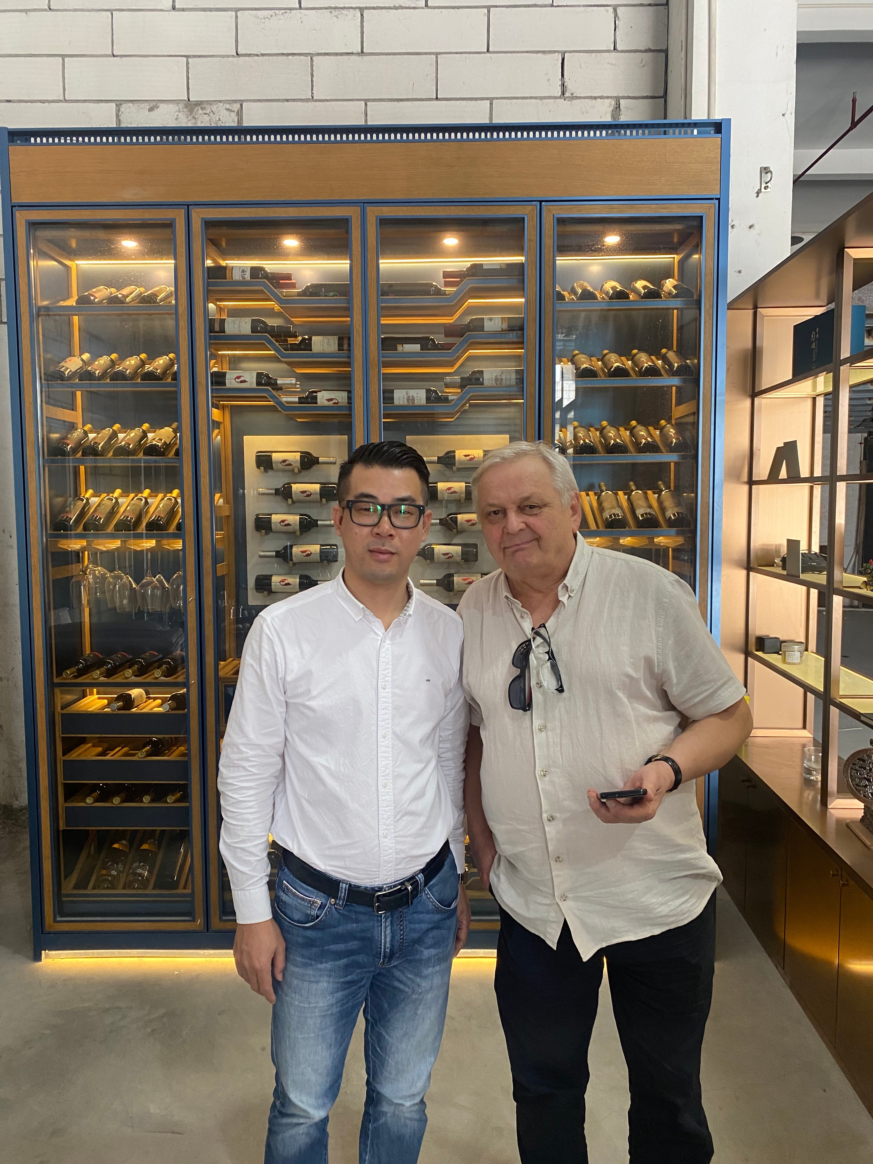 International client visiting VIPHONYA manufacturing facility #4