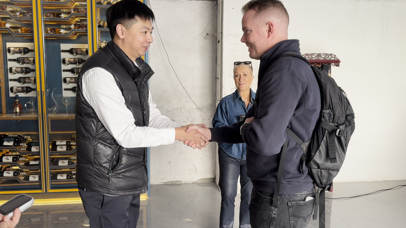 International client visiting VIPHONYA manufacturing facility #17